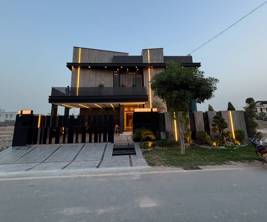 1 Kanal Luxury House with Open-to-Sky & Swimming Pool for Sale in DHA Multan