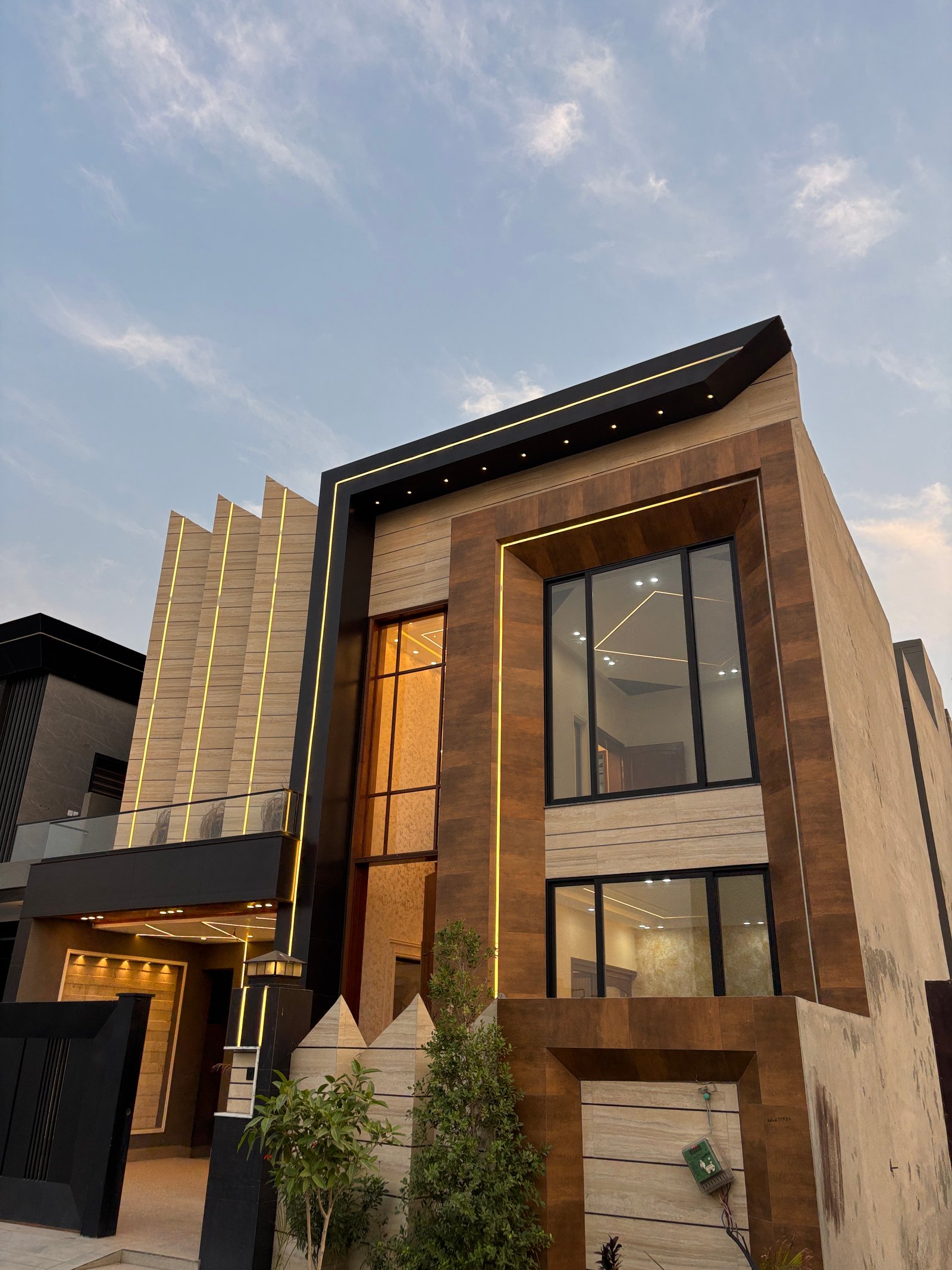 10 Marla House for Sale in Royal Orchard Multan – Modern Luxury Home